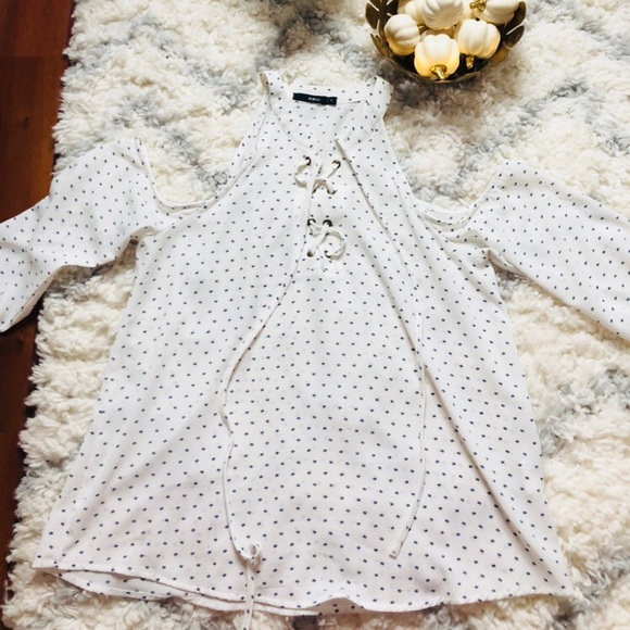 Tops - 🍒🍒 Cute Blouse with open shoulders